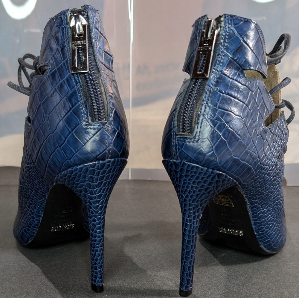 SCHUTZ 6.5B Mestico cobalt croc lace up gladiator booties 3" spike heel - Picture 8 of 10